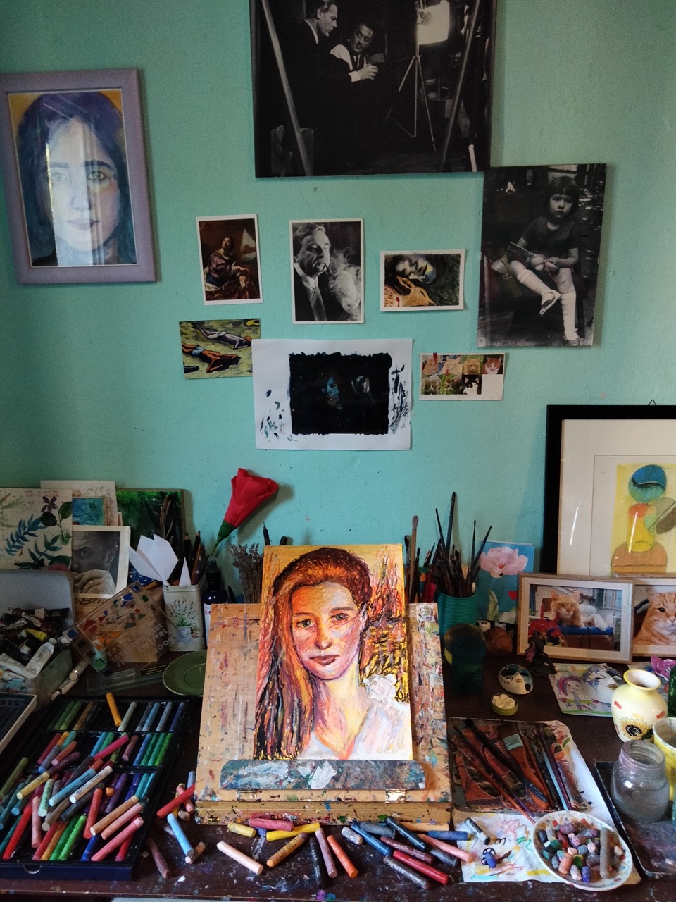 julia gromskaya studio colors and a painting